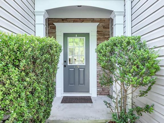 3rd image of 119 Regent Pl #119