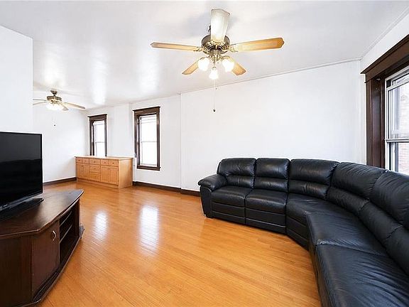 5th image of 193 Forbell St