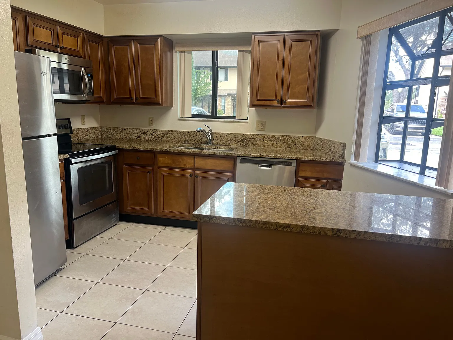 1805 Foxhall Cir — Photo 4