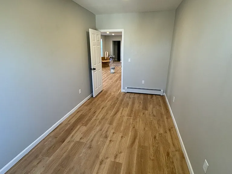 722 E 4th St #3 — Photo 12
