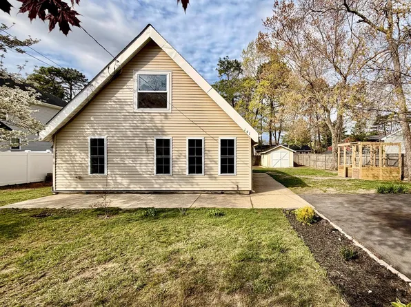 141 Bowsprit Rd, Manahawkin, NJ 08050
