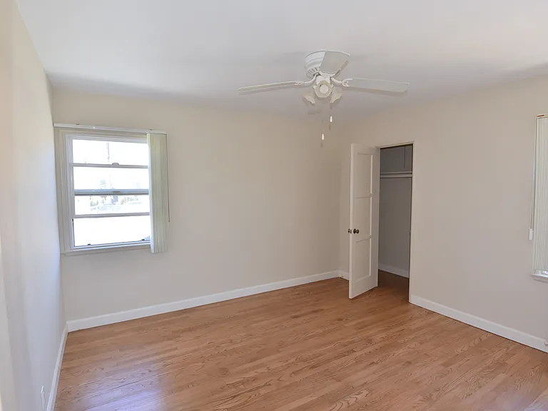 810 W Glenoaks Blvd #1/2 — Photo 9