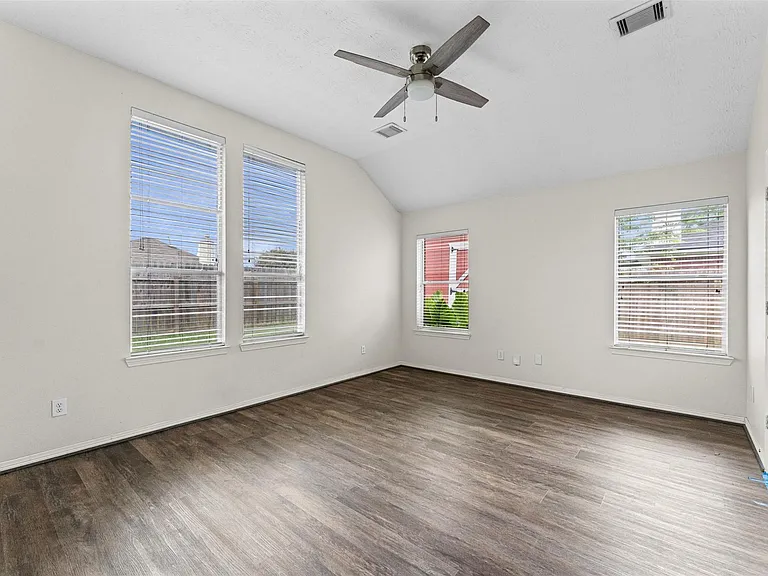 1875 Redwood Ln — Photo 17