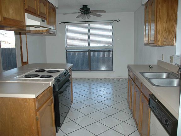 3rd image of 6611 Country Creek Dr