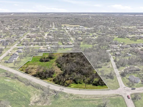 1700 Agnew St, Bonham, TX 75418