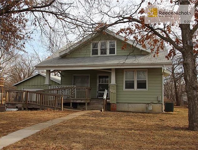 Welcome to 230 S. Ridgeview Road in Olathe!