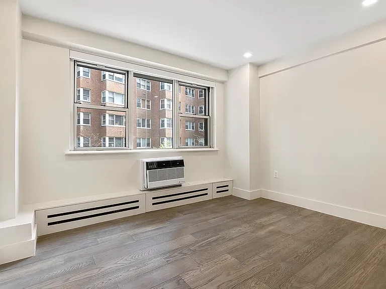 60 E 12th St #4LX — Photo 2