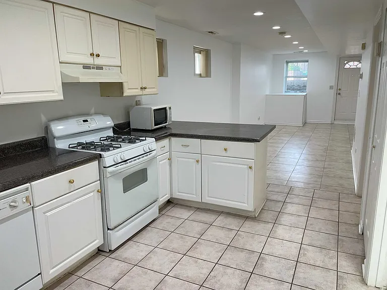 925 S Carpenter St #G — Photo 3