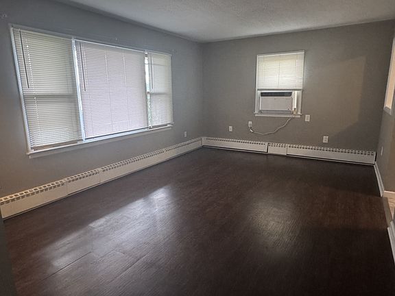 3rd image of 374 N Levasseur Ave