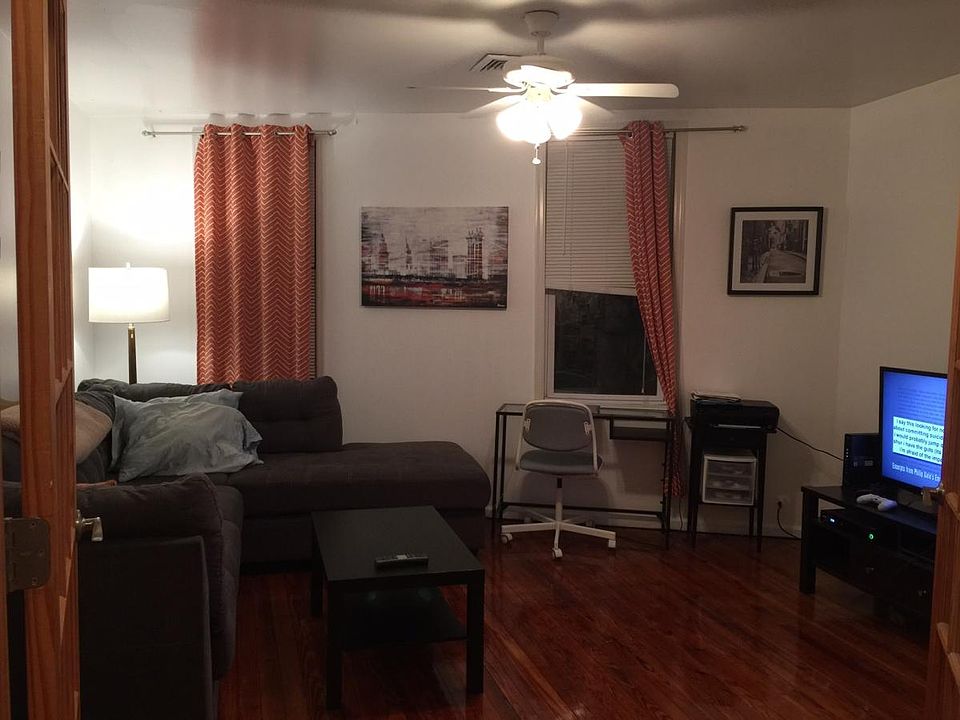 2nd image of 916 E Passyunk Ave APT 3