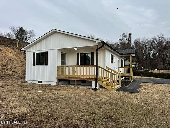 4th image of 102 Hope Cir