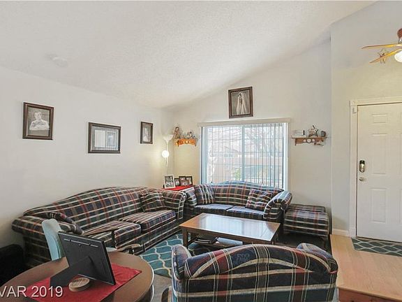 5th image of 834 Cherry Dr
