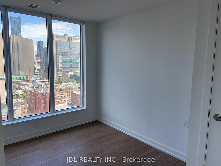 203 College St #1306 — Photo 5