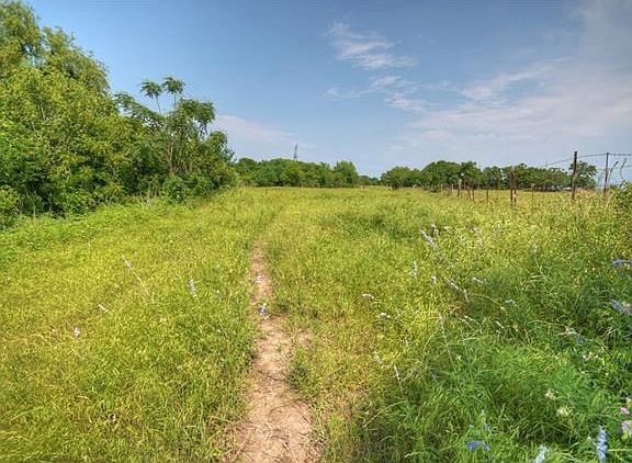 2nd image of 1800 County Road 330