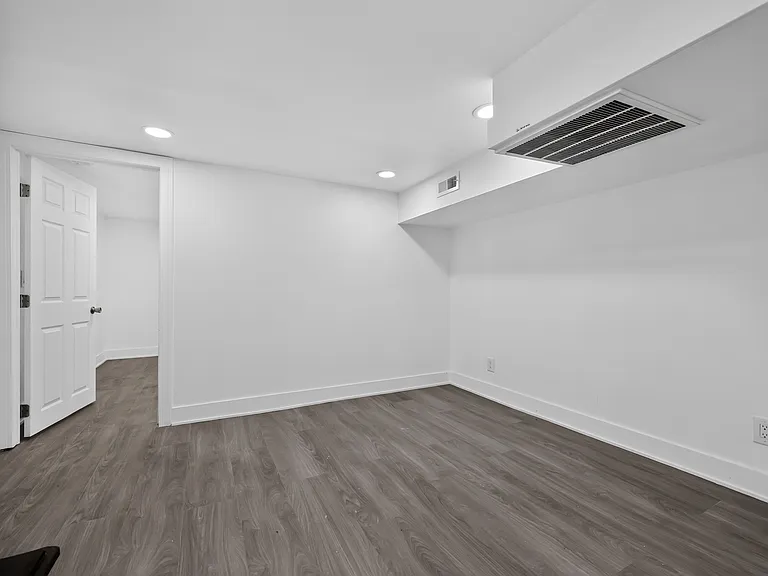 807 N 42nd St — Photo 32