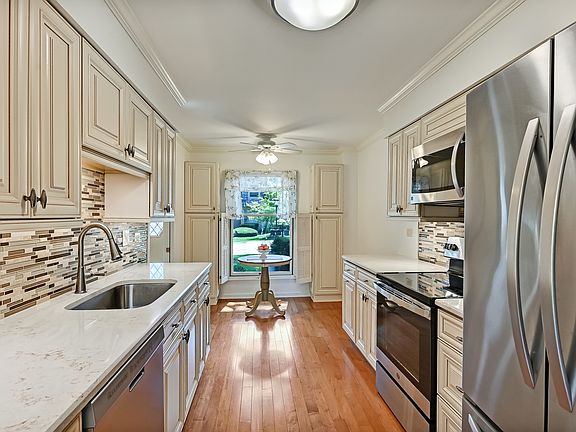 4th image of 2S742 Avenue Cherbourg