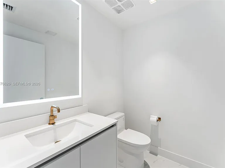 700 NE 24th St #5401 — Photo 30