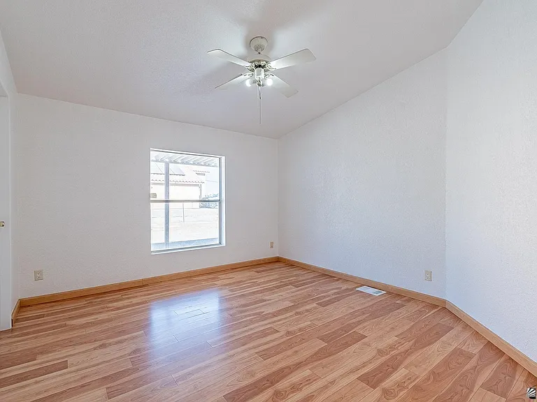 12546 S Cortez Ave — Photo 14