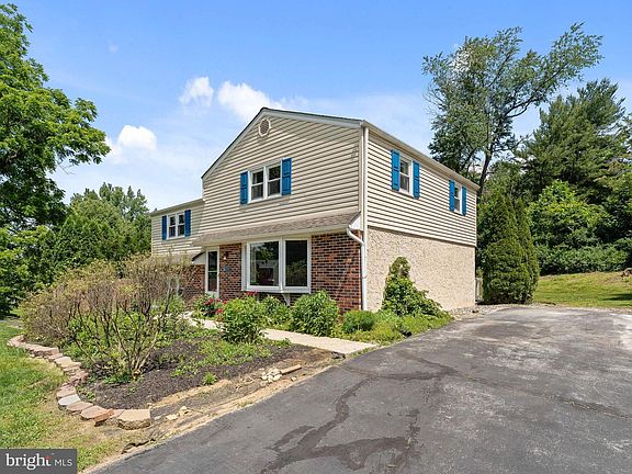 3rd image of 1333 Sherwood Dr