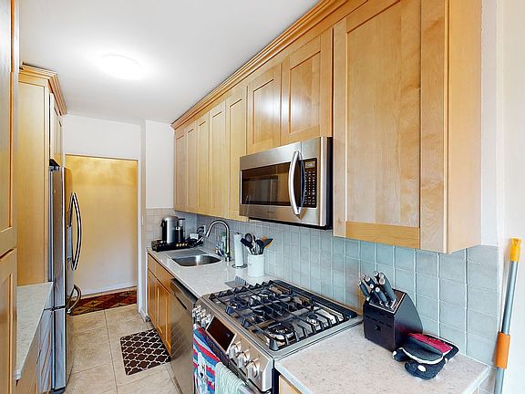 5th image of 2940 W 5th St #21J