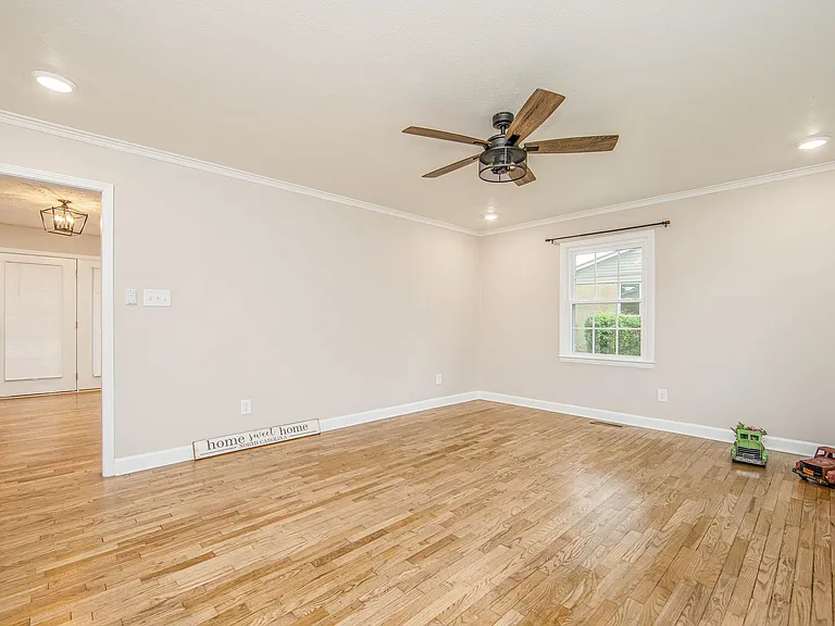 2117 Lombardy Dr — Photo 8