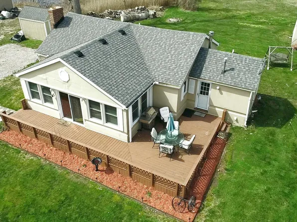 9105 S Channel Dr, Harsens Island, MI 48028