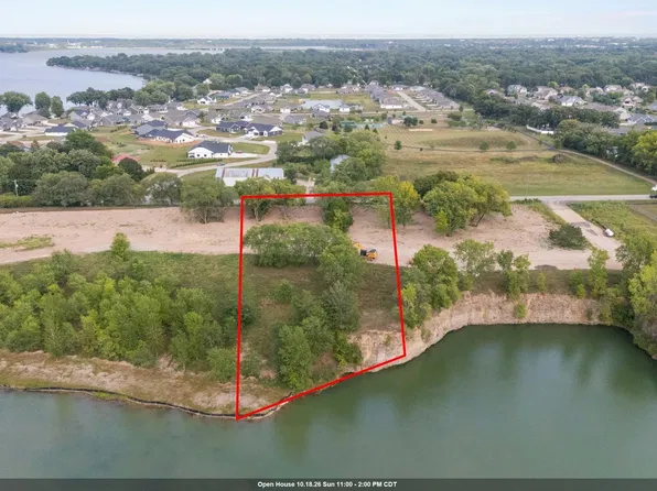 Leonard Point Rd #10, Oshkosh, WI 54904