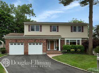 19 Lawrence Ct, Syosset, NY 11791