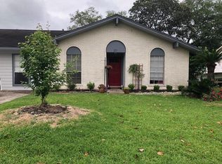 211 Mary Ann Dr, Friendswood, TX 77546