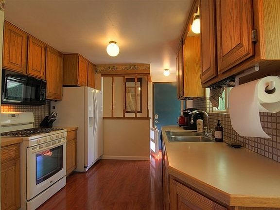5th image of 17416 E Broadway Ave