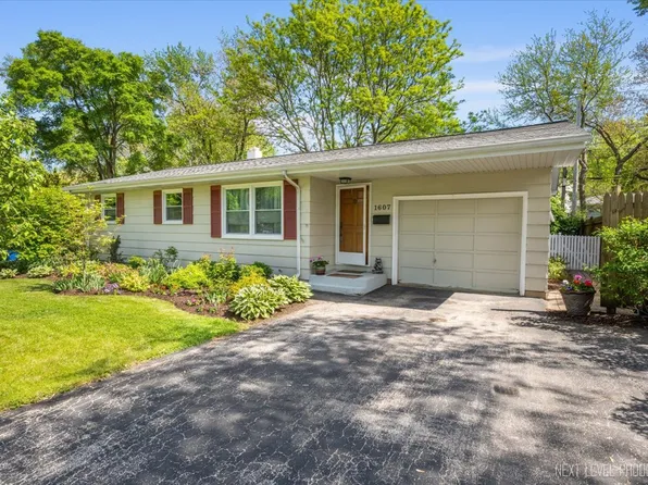 1607 Oak St, St Charles, IL 60174
