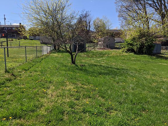 3rd image of 826 Palmer Ave