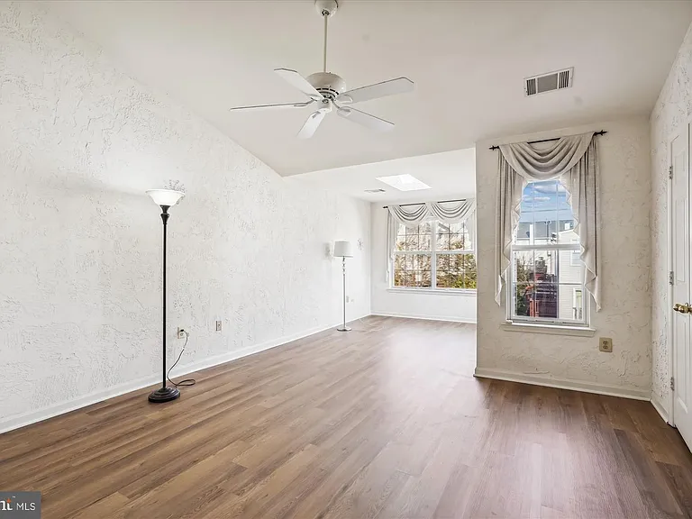 2409 Simpkins Farm Dr — Photo 30