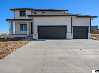 18702 Pinehurst Ave, Omaha, NE 68138