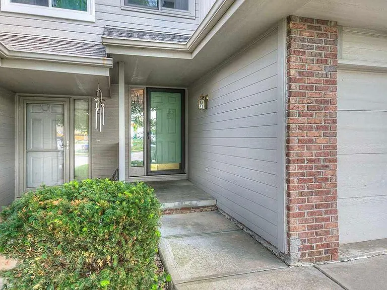 10907 Ellison Ave — Photo 2