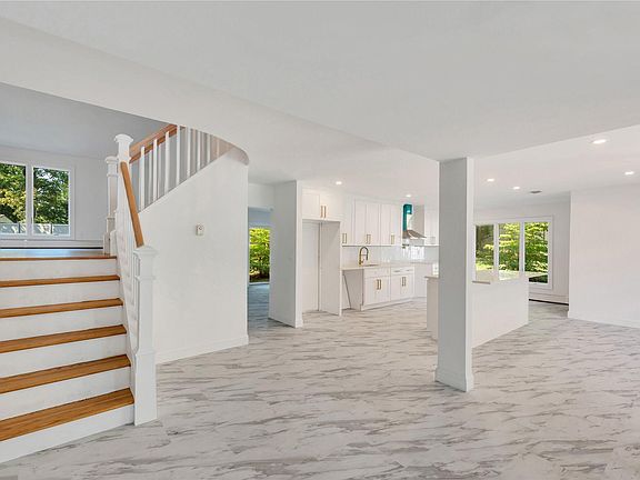4th image of 20 Bruce Ln