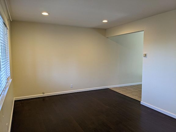 4th image of 400 Tyrella Ave #C