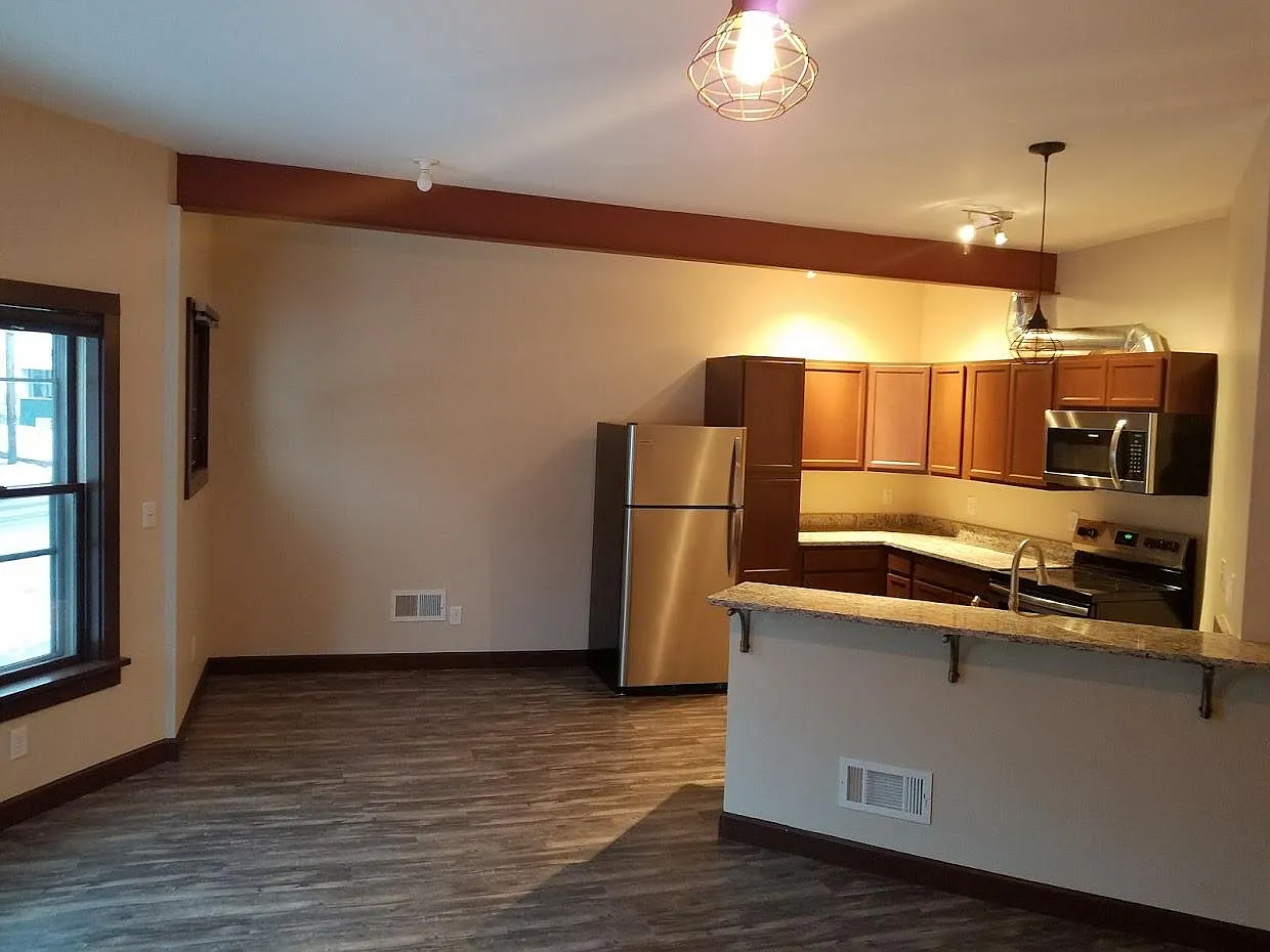 3 bed, 950 sqft, $2,491 — Photo 1