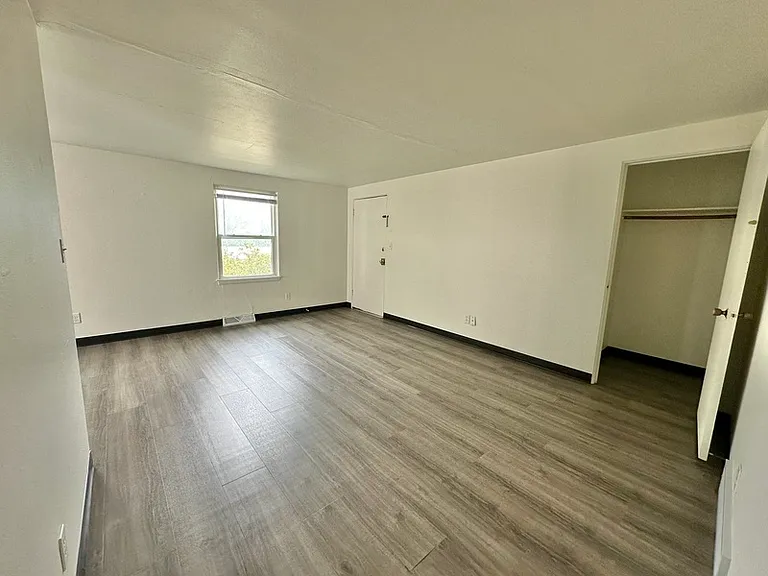 1095 Gillingham Rd #D — Photo 14