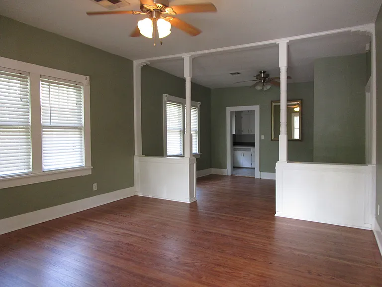 611 S Flood Ave — Photo 4
