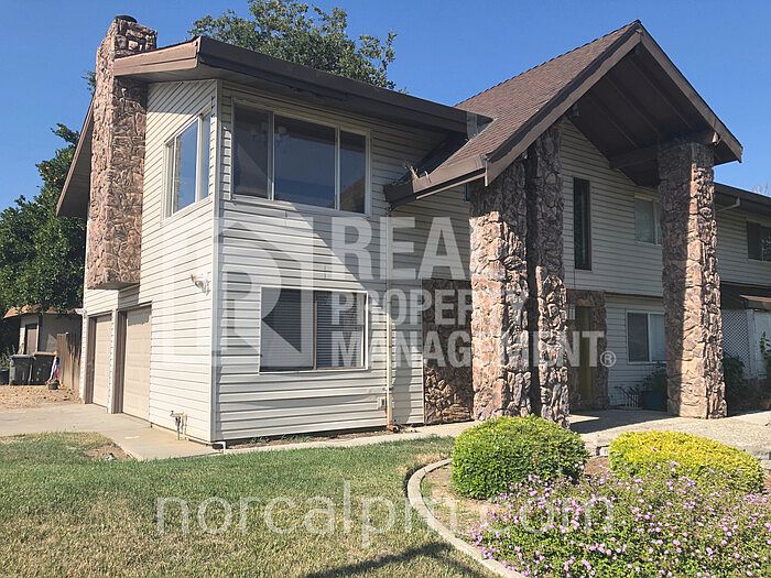 1st image of 526 W Southwood Dr