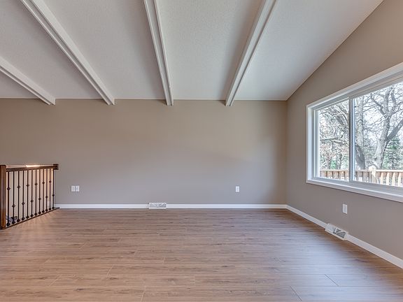 5th image of 2849 Riviera Dr N