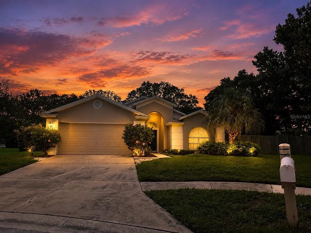 4 bed, 2.0 bath, 1913 sqft, $2,900 — Photo 1