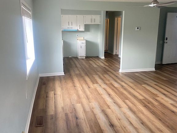 4th image of 933 Roosevelt Blvd #2