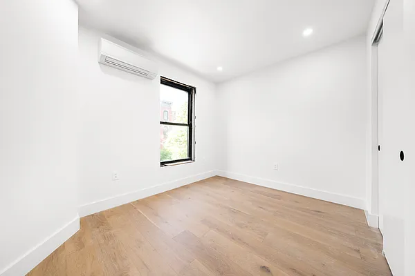 Rented by REAL New York | media 17