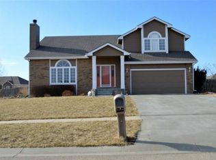 2545 SW Berkshire Dr, Topeka, KS 66614