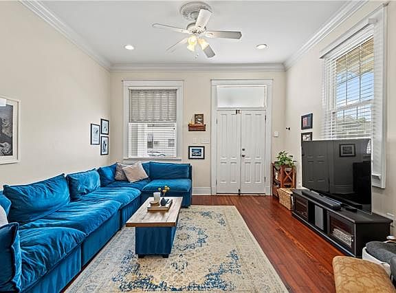 3rd image of 2111 Columbus St