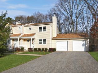 5 Smith Cmns, Yaphank, NY 11980