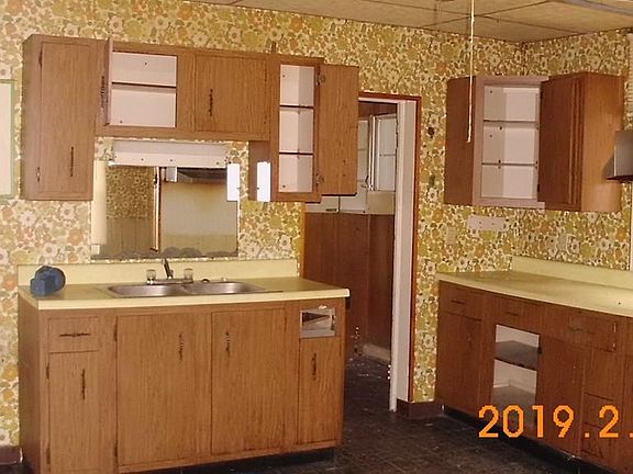 5th image of 754 Sherman St