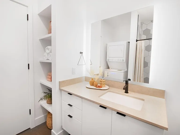Angelo Tower furnished bathroom